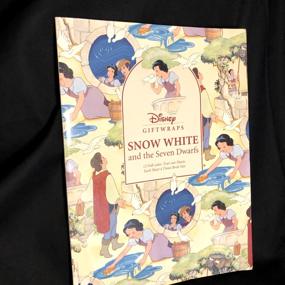 🎉HP!🎉 Vintage 1993 Disney Gift Wrap-Snow White and The Seven Dwarfs